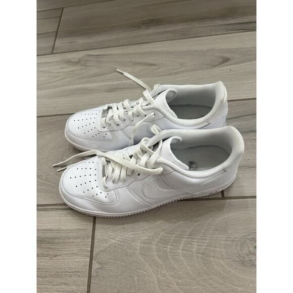 Nike Air Force 1 '07 Low Men's Sneakers Triple White, Size 11 CC - Picture 1 of 6